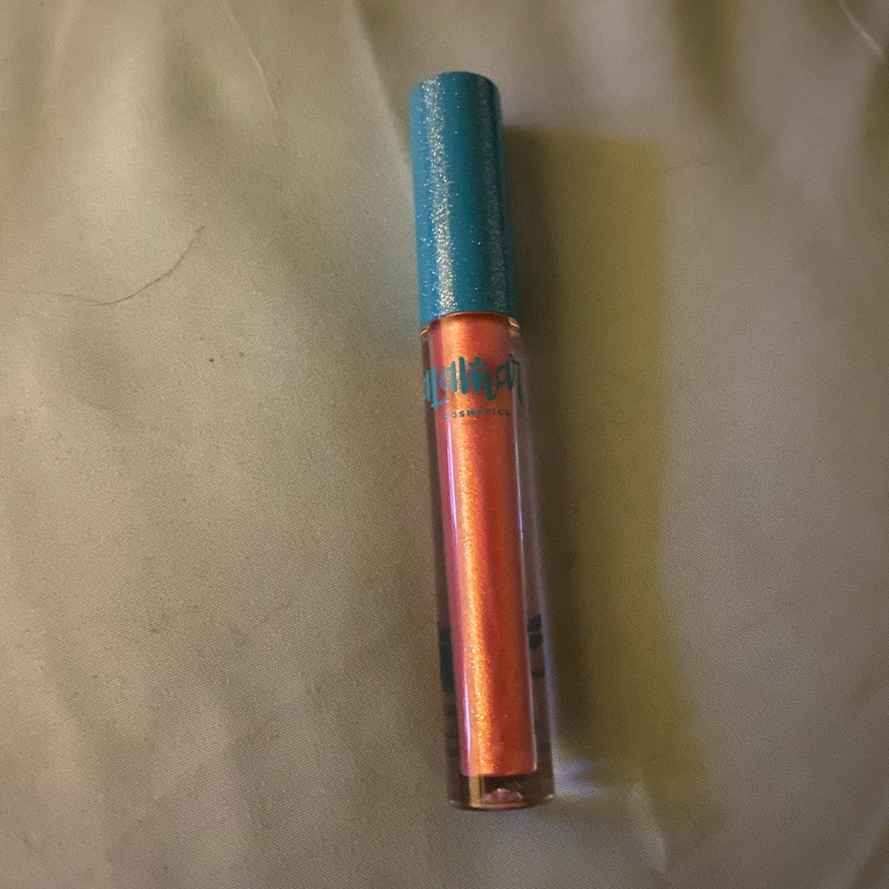 Alamar lip gloss